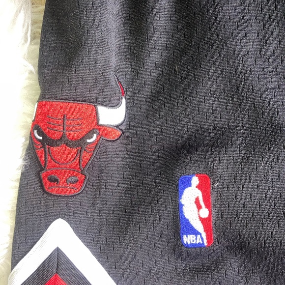 - Mitchell & Ness Chicago Bulls Athletic Shorts - Picture 3 of 5
